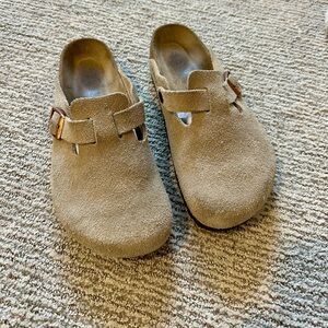 Birkenstock Boston taupe suede clog